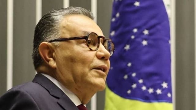 PSB mantém nome e fortalece identidade de centro-esquerda