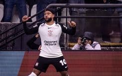 Memphis Depay celebra o gol da vitória do Corinthians no clássico contra o Palmeiras. Reprodução: iG.