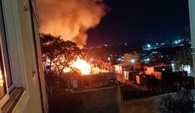 Incêndio atinge barraco na Comunidade Renascer, Piracicaba; sem feridos, fogo controlado. Reprodução: Henrique Augusto Martins