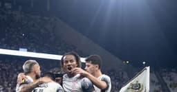 Corinthians e Guarani se enfrentam pelo Paulista na arena