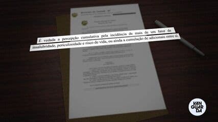 Servidores protestam na Câmara de Taubaté contra novas regras de pagamento de adicionais por insalubridade.; Reprodução: Globo