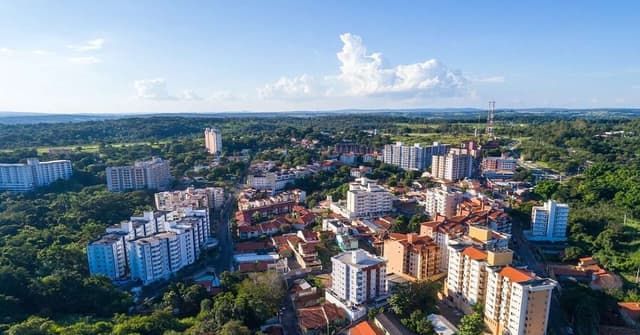 Cidades brasileiras com mais imóveis do que moradores