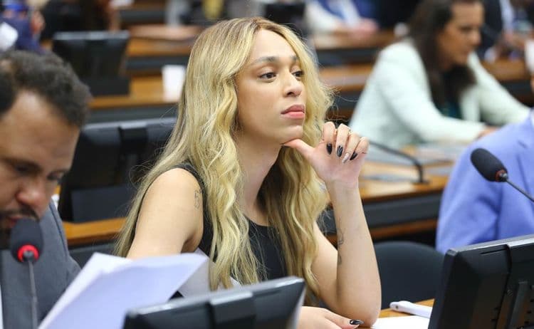 Erika Hilton, parlamentar transexual, tem visto dos EUA atualizado para o gênero masculino. Reprodução: CNN Brasil