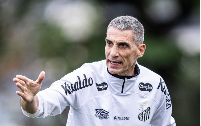 [Vojvoda inocenta diretoria do Santos após empate e protestos]. Reprodução: Esporte