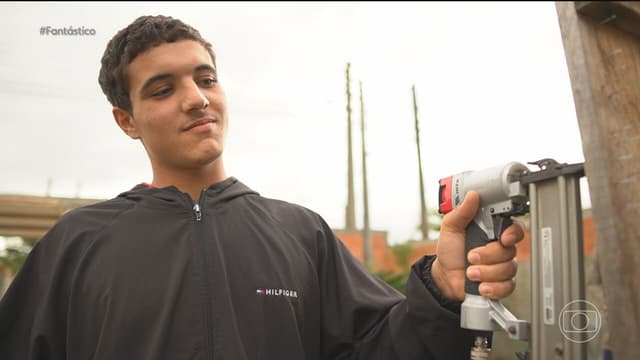 Jovem de 20 anos sobrevive após pino metálico perfurar seu peito em acidente de trabalho. Reprodução: Globo