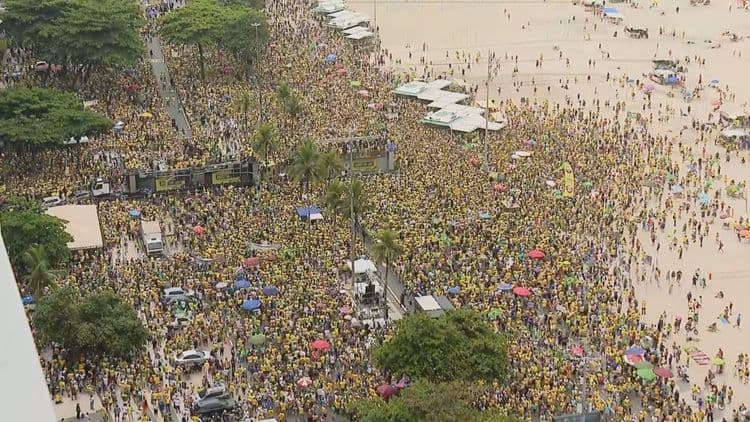 PM do RJ estima 400 mil em ato; USP fala em 18 mil