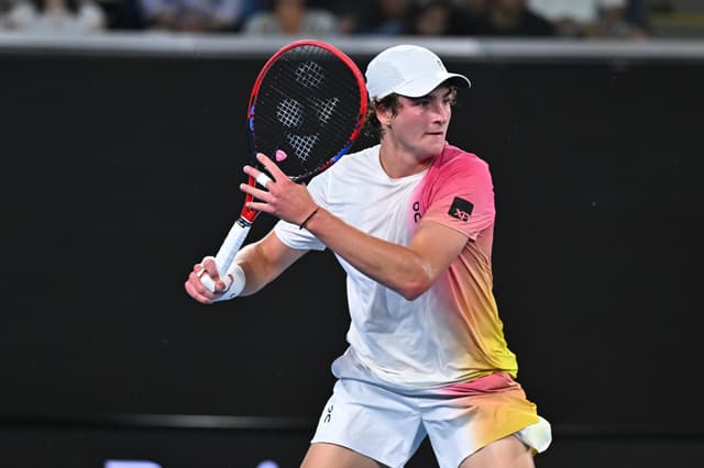 João Fonseca vence Kotov em Phoenix e avança