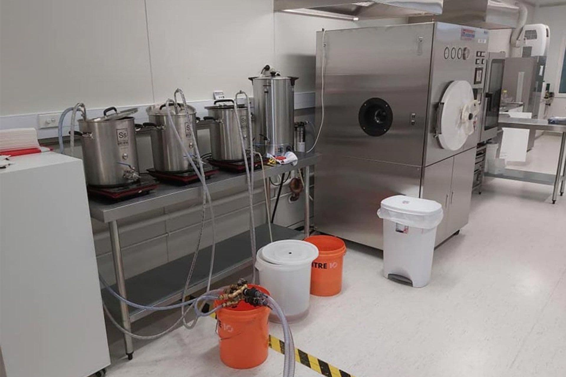 Pesquisadores descobrem método inovador para acelerar a fermentação de cerveja em até 30 horas. Reprodução: Gizmodo