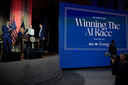 Presidente Donald Trump apresenta seu plano para impulsionar investimentos em inteligência artificial. Reprodução: Business Insider
