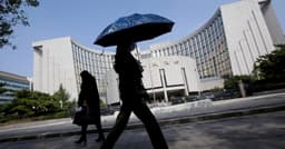 Banco da China impede quedas acentuadas do yuan e orienta bancos estatais a reduzirem compras em dólar. Reprodução: Reuters