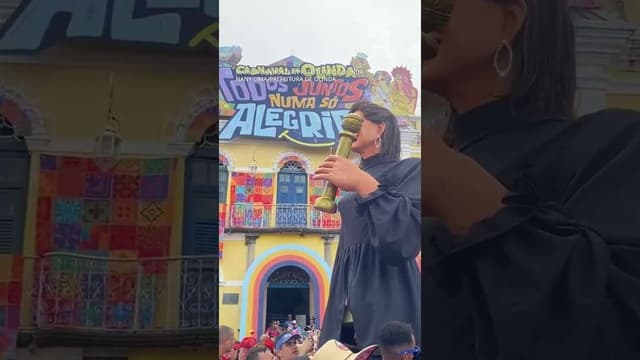 Fernanda Torres é homenageada no Carnaval de Olinda