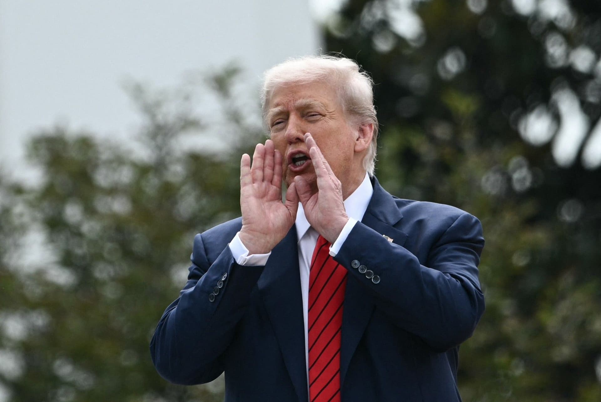 Donald Trump refere-se à demissão da chefe do Escritório de Estatísticas do Trabalho após divulgação de números negativos. Reprodução: Globo