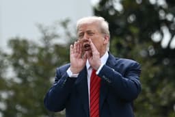 Donald Trump refere-se à demissão da chefe do Escritório de Estatísticas do Trabalho após divulgação de números negativos. Reprodução: Globo