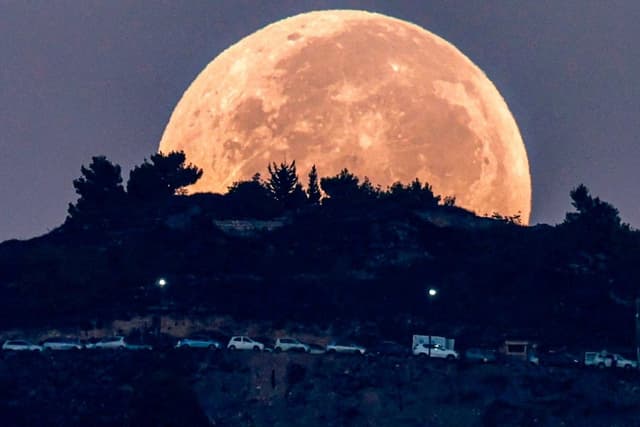 Calendário lunar de outubro de 2025 aponta Lua Cheia em 07/10 e Lua Nova em 21/10. Legenda da imagem. Reprodução: Globo