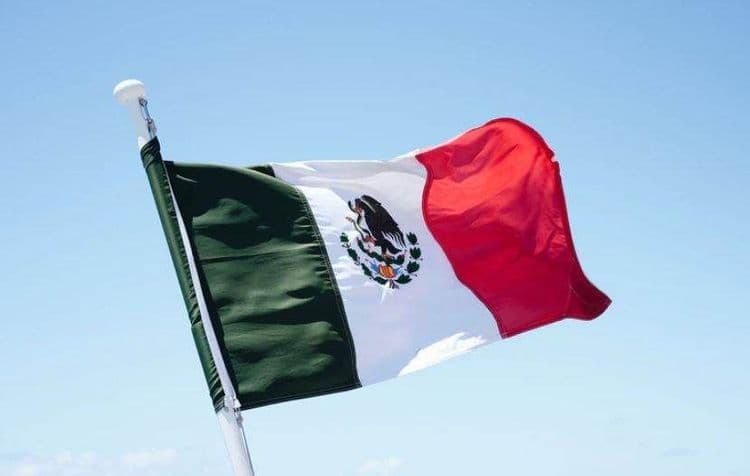 Acidente de ônibus no México deixa mais de 18 mortos