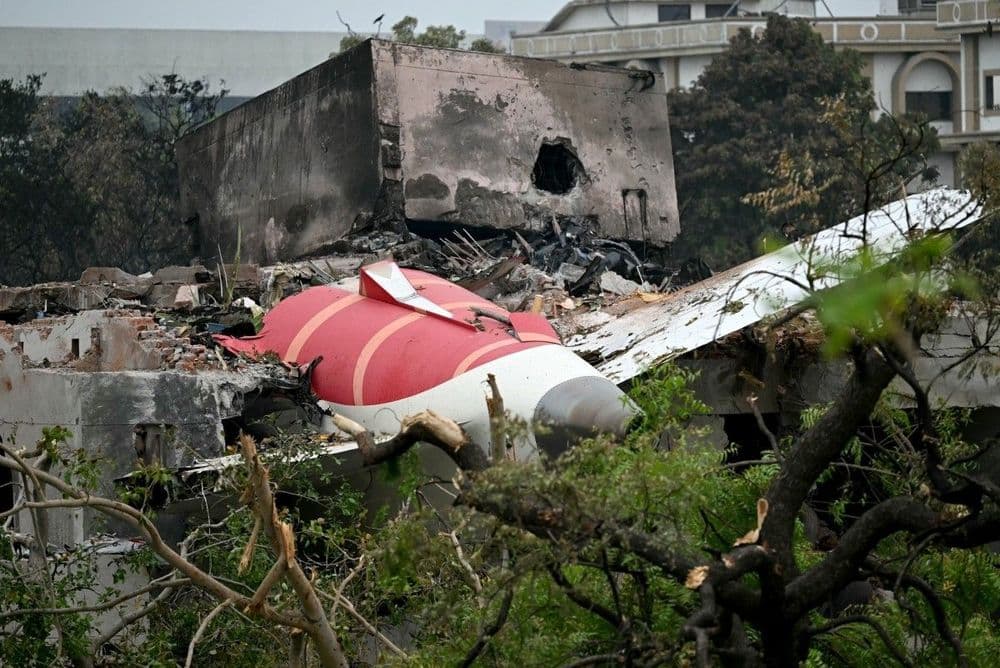 Familiares de vítimas do acidente da Air India enfrentam identificação incorreta de restos mortais.; Reprodução: Daily Mail