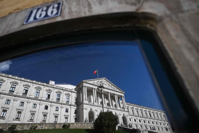 Parlamento de Portugal vota hoje proposta que dificulta o acesso à cidadania para milhares de brasileiros. Reprodução: Retorno do item 11