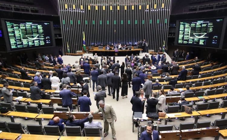 Desinteresse político é maior entre classes baixas, diz pesquisa