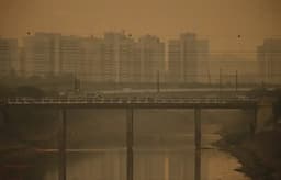 Cidade vista de cima mostra emissões de CO₂ mapeadas por satélite. Reprodução: Globo