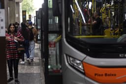 Greve de ônibus em SP reduz operação após atrasos na revisão de contratos com concessionárias.. Reprodução: Oglobo