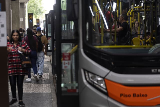 Greve de ônibus em SP reduz operação após atrasos na revisão de contratos com concessionárias.. Reprodução: Oglobo
