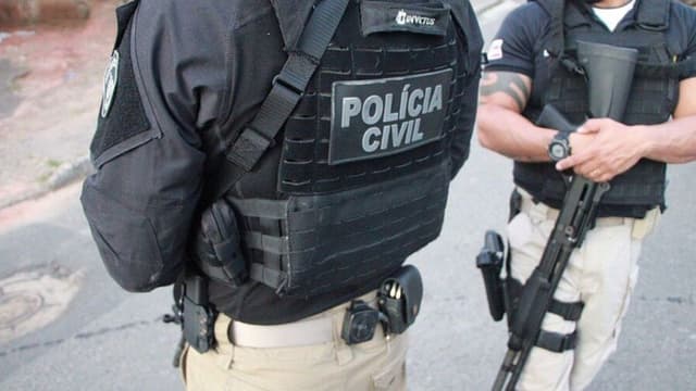 A polícia apresenta detalhes sobre prisão em coletiva na região metropolitana do Recife. Reprodução: iG