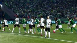 Aníbal Moreno pede desculpas à torcida do Palmeiras após expulsão na derrota para o Corinthians. Reprodução: Globo