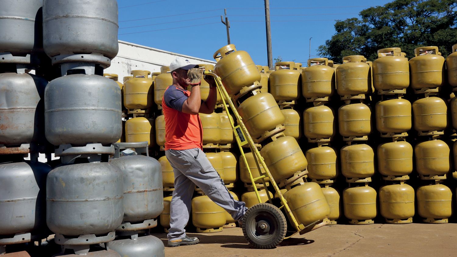 Governo libera R$ 330 milhões para conter alta do gás de cozinha