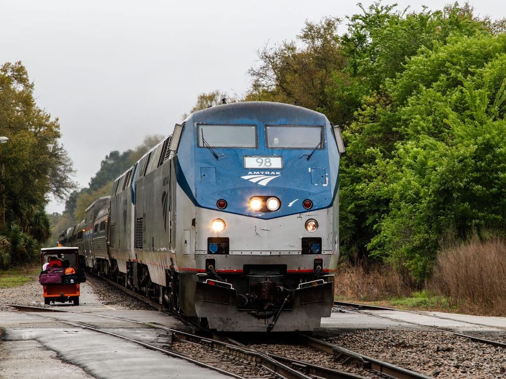 Viagem de trem entre Miami e Tampa destaca experiências tão únicas quanto desafiadoras.; Legenda da imagem. Reprodução: Business Insider