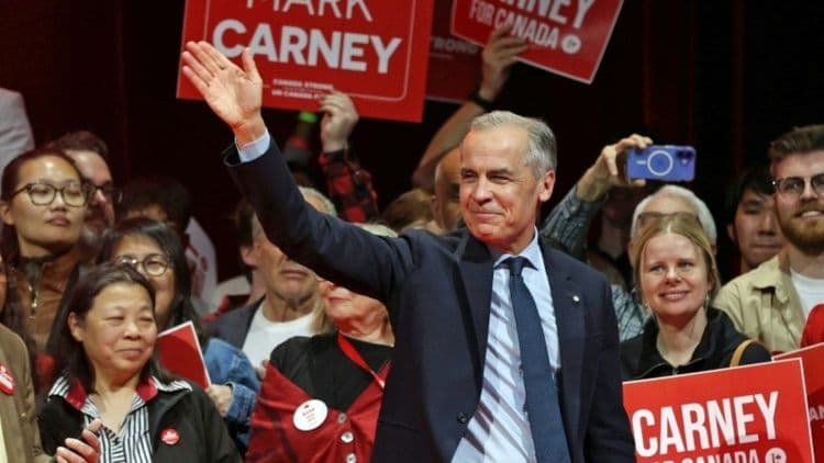 Mark Carney, primeiro-ministro do Canadá, durante declaração após vitória do Partido Liberal nas eleições. Reprodução: AFP