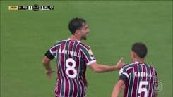 Jogadores do Fluminense celebram a vitória de 2 a 1 sobre o Al-Hilal, garantindo vaga na semifinal da Copa do Mundo de Clubes. Reprodução: Globo