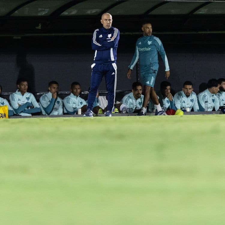Momento do jogo entre Cruzeiro e Palestino na Sul-Americana. Reprodução: Globo