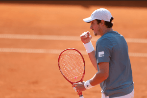 Fonseca joga confiante e ganha 1º jogo em Roland Garros; veja próximo adversário