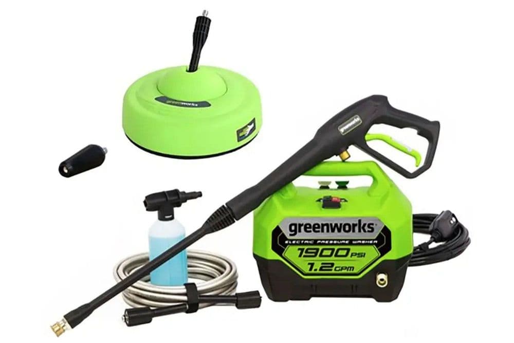 Pressão lavadora Greenworks com desconto de $120 para limpar a área externa da sua casa. Reprodução: Gizmodo
