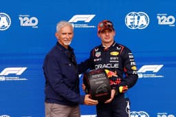 Damon Hill e Fernando Alonso comentam sobre a singularidade de Max Verstappen na Fórmula 1. Reprodução: Motorsport