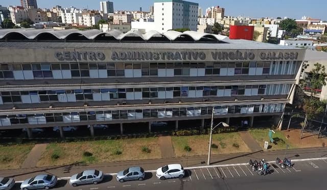 Milhares de candidatos no Centro Administrativo de Uberlândia participam do concurso da prefeitura. Legenda da imagem. Reprodução: Retorno do item 11