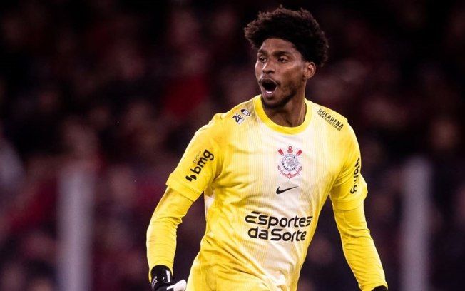 [Hugo Souza em busca de vaga na Copa, sem atuar]. Reprodução: Esporte