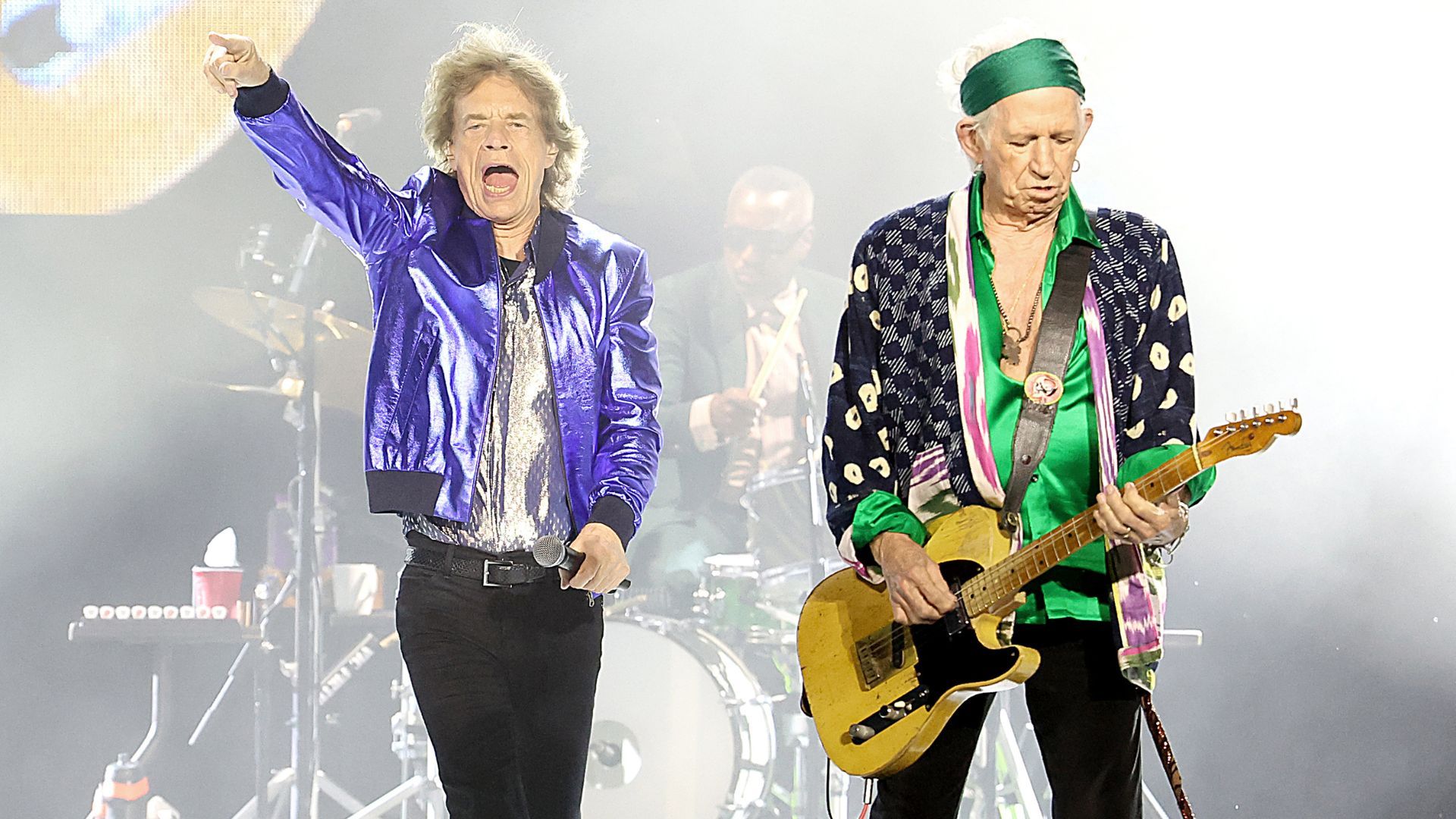 Mick Jagger e Keith Richards se apresentam em show dos Rolling Stones.
