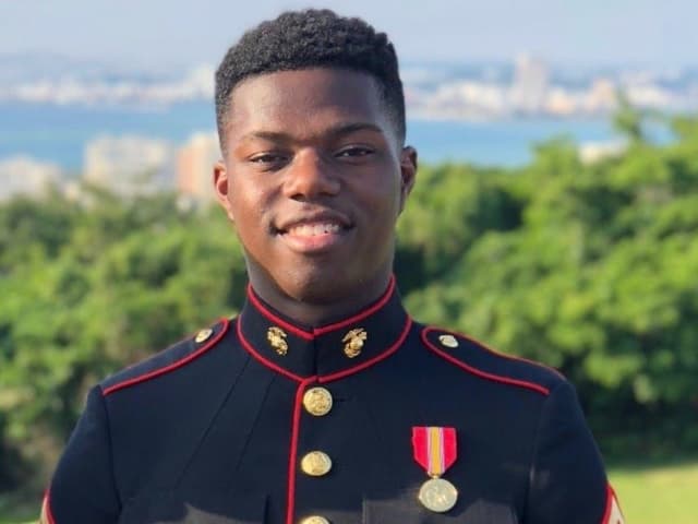 Miguel Echols optou por se juntar aos Marines ao invés de ir para a faculdade. Legenda da imagem. Reprodução: Business Insider