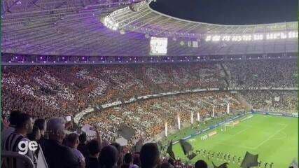 Ceará exibe bandeirão gigante na torcida durante o Clássico-Rei. Legenda da imagem. Reprodução: Retorno do item 11