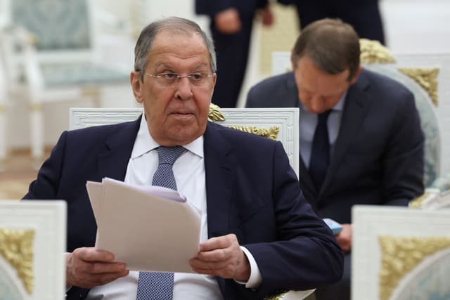 Lavrov destaca a necessidade de considerar os interesses de segurança da Rússia nas negociações de paz sobre a Ucrânia. Reprodução: Globo