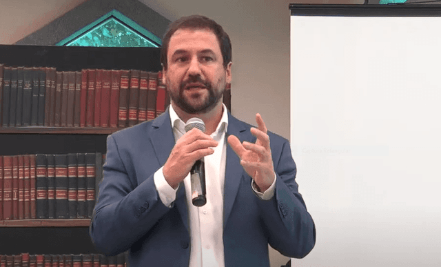 Palestra sobre o PL das Fake News destaca sua estagnação na Câmara desde 2024. Reprodução: CNN Brasil