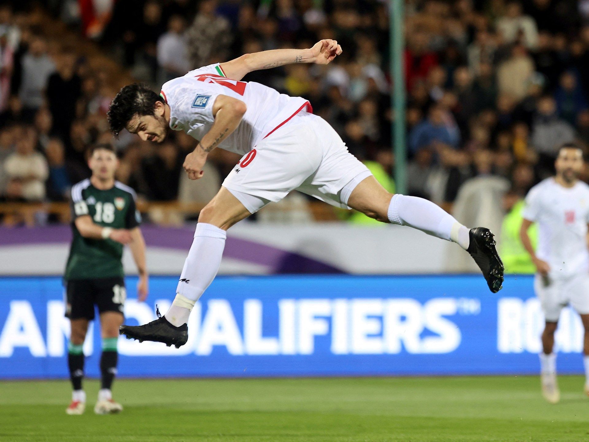 Sardar Azmoun expressa amor pelo Irã e apoia seleção na Copa do Mundo