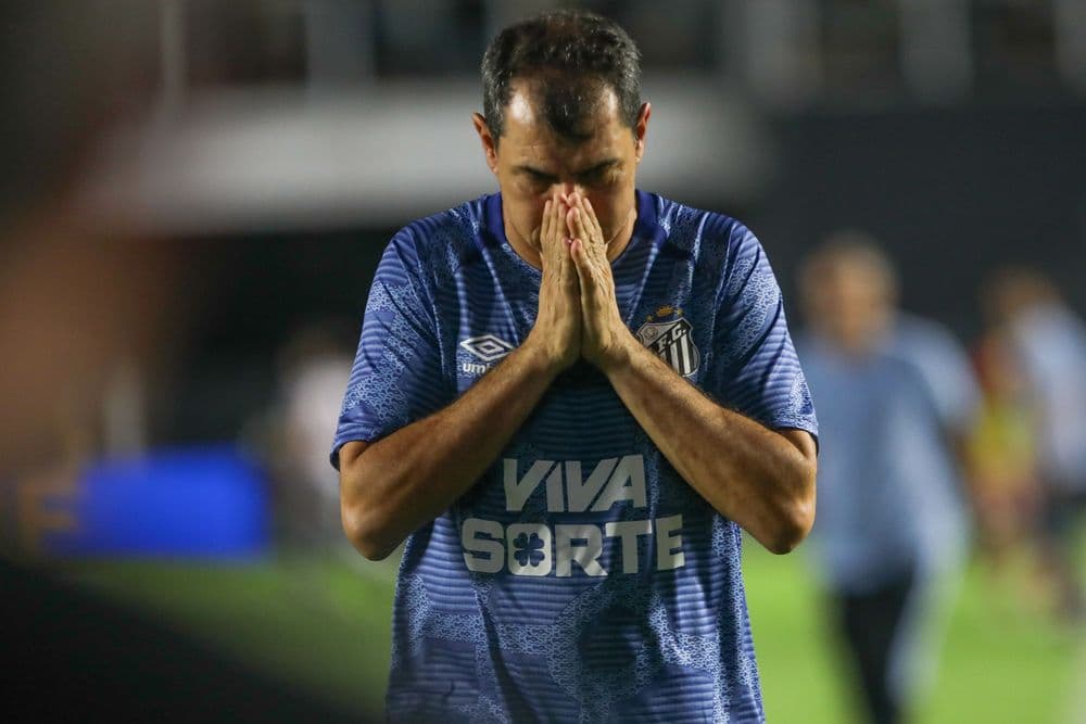 Carille Reflete sobre Passado no Santos em Confronto