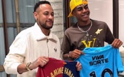 Neymar e Yamal se divertem na piscina em Mangaratiba. Reprodução: iG Esporte