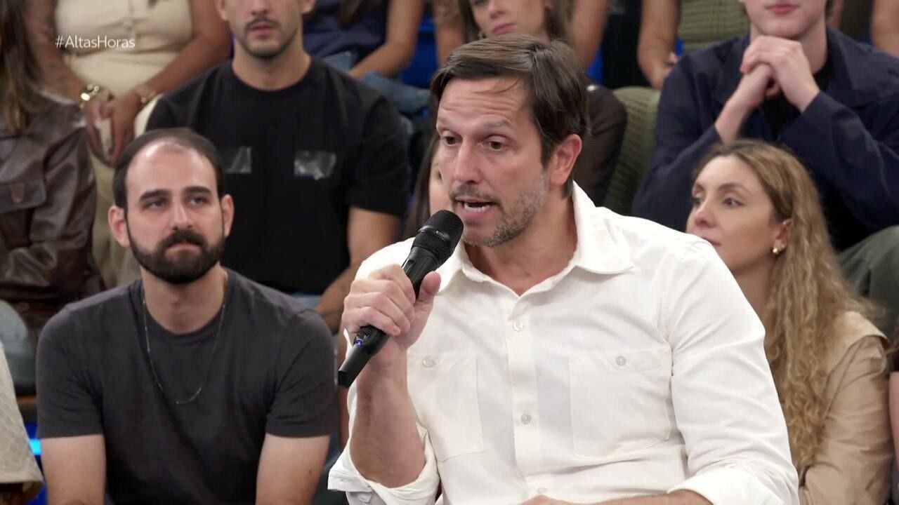 Kleber Mendonça Filho registra abraço entre Wagner Moura e Tilda Swinton na BAFTA 2026. Reprodução: Gshow