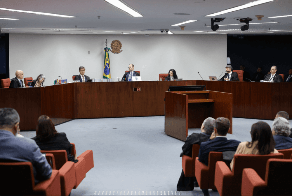 Suprema Corte determina que aparelhos sejam mantidos em envelopes lacrados durante julgamento. Reprodução: CNN Brasil