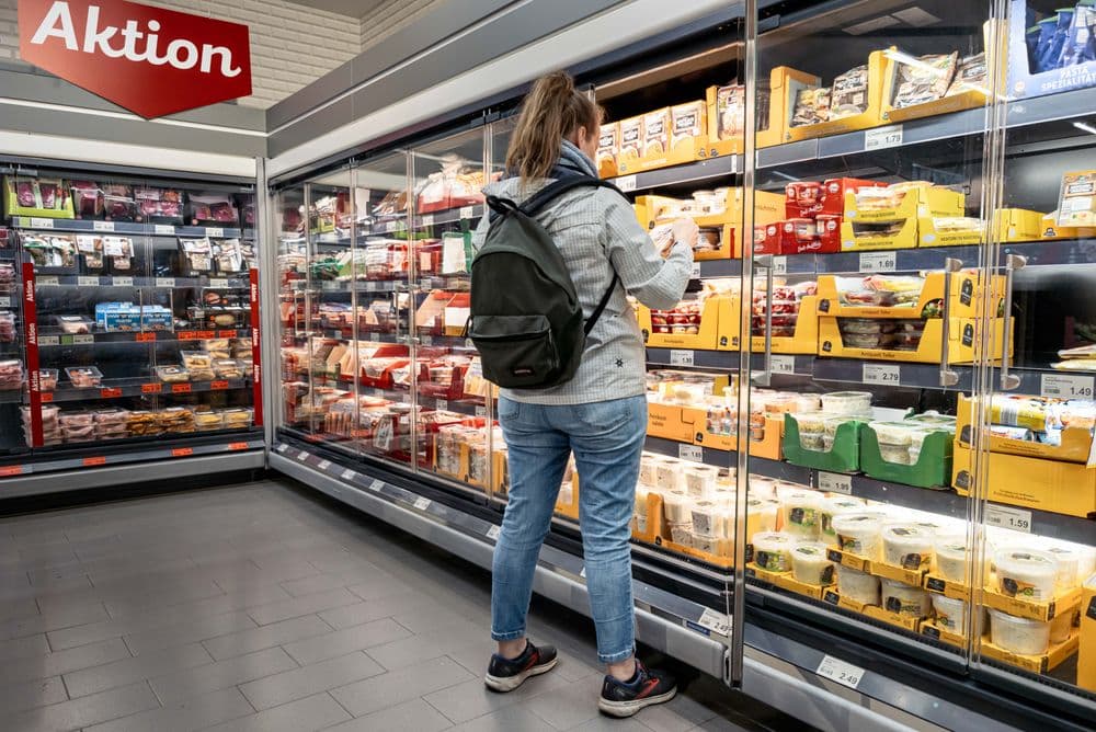 Consumidores europeus mostram resistência a marcas dos EUA, impulsionados por tarifas e sentimento anti-americano.; Reprodução: Business Insider