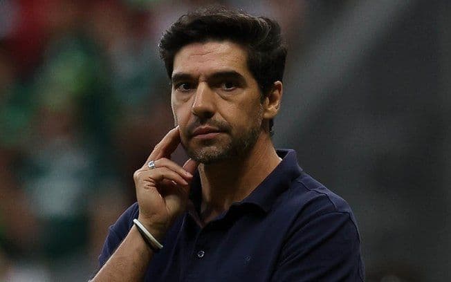 Jornalista comenta sobre a personalidade polêmica de Abel Ferreira em coletiva. Reprodução: TNT Sports