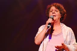 Cristina Buarque, irmã de Chico Buarque, faleceu aos 74 anos após luta contra o câncer. Reprodução: CNN Brasil